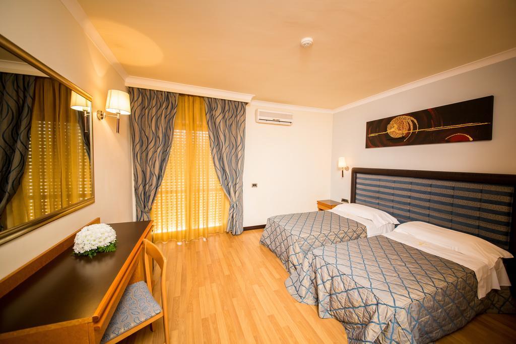 Hotel Ares Pontinia Phòng bức ảnh