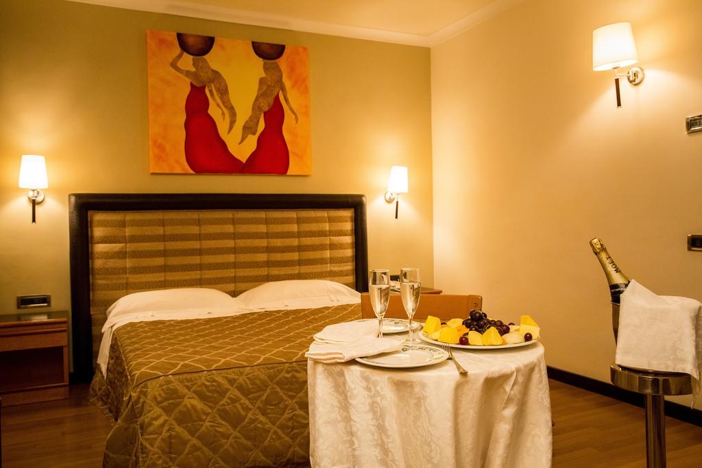 Hotel Ares Pontinia Phòng bức ảnh