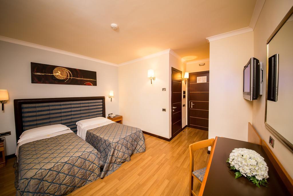 Hotel Ares Pontinia Phòng bức ảnh