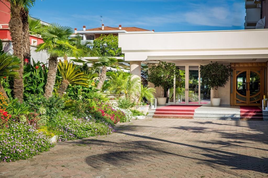 Hotel Ares Pontinia Ngoại thất bức ảnh