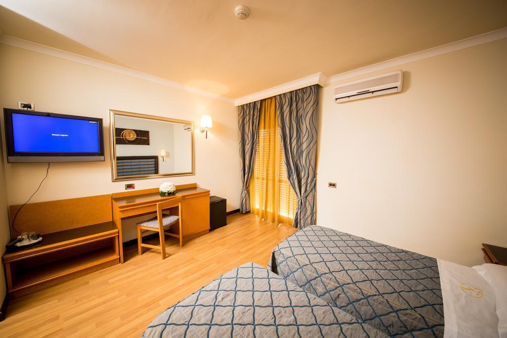 Hotel Ares Pontinia Ngoại thất bức ảnh