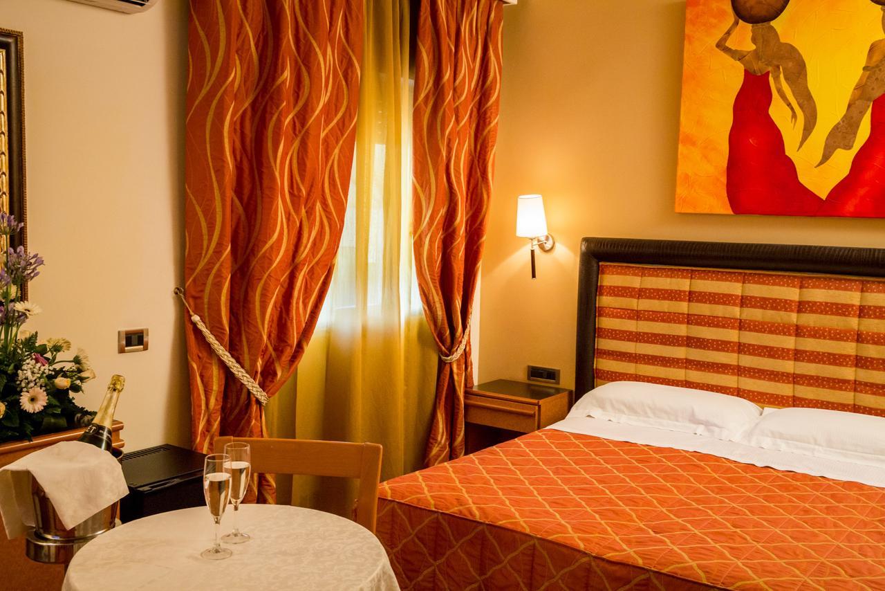 Hotel Ares Pontinia Ngoại thất bức ảnh